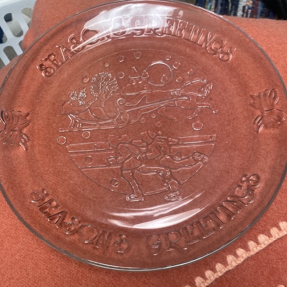 Holiday cheer wreath platter design  Anchor Hocking 12" curcumfrence clear glass - Picture 2 of 2